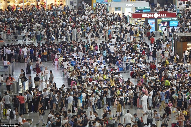 Thêm những hình ảnh cho thấy sự đông đúc đến nghẹt thở tại Trung Quốc - Ảnh 6.