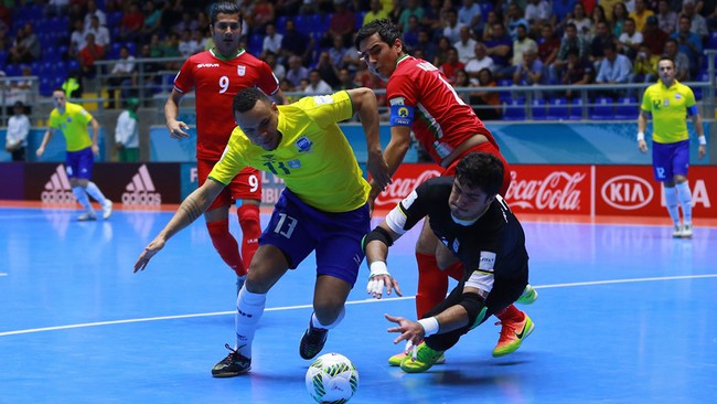 Huyền thoại Falcao lập hat-trick, futsal Brazil vẫn thua sốc Iran ở vòng knock-out World Cup - Ảnh 6.