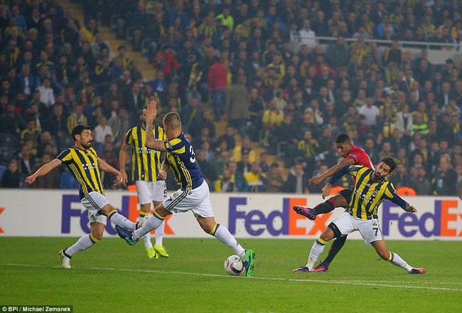 Man Utd đối mặt nguy cơ chia tay C&uacute;p C2 sau trận thua Fenerbahce - Ảnh 7.