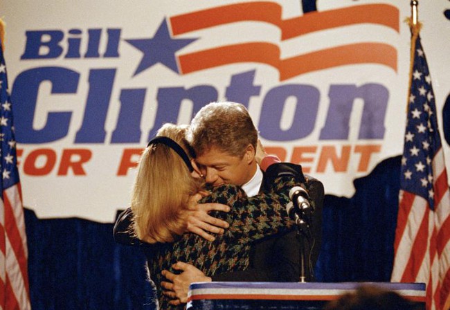 Đã gần nửa thế kỷ trôi qua, chuyện tình của vợ chồng Clinton vẫn khiến cho bao người phải ngưỡng mộ - Ảnh 12.