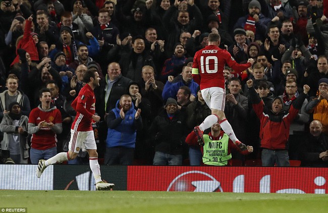 Rooney lập kỷ lục, Man Utd thắng 4 sao ở Cúp C2 - Ảnh 7.