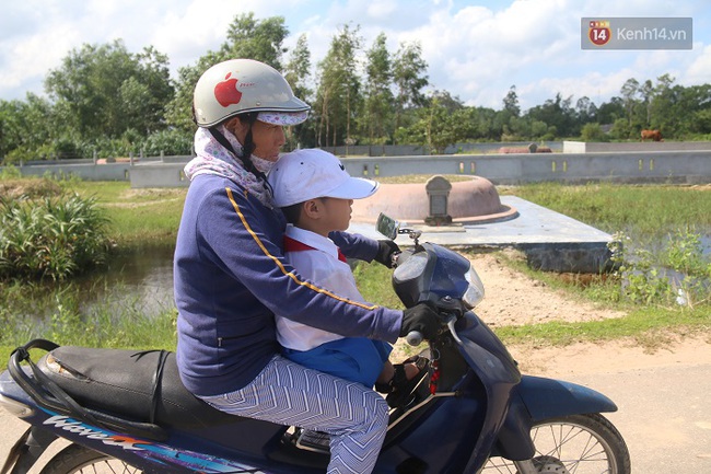 Đ&ocirc;i ch&acirc;n kỳ diệu của cậu b&eacute; mồ c&ocirc;i kh&ocirc;ng tay ở Quảng Trị - Ảnh 6.