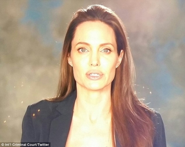 Angelina Jolie giờ đây chỉ còn 34 kg dù cao gần 1m70? - Ảnh 14.