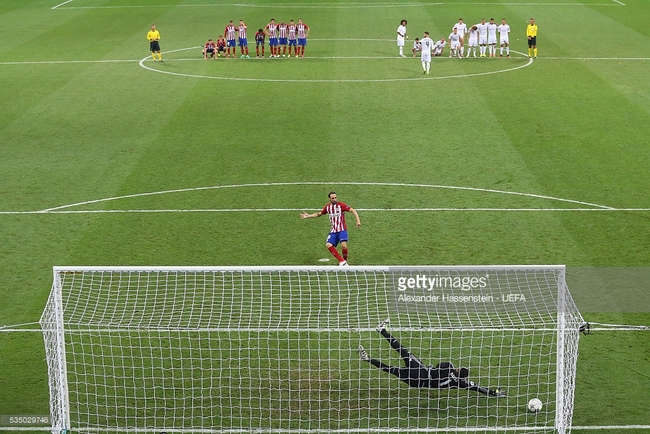 Phản ứng tuyệt vời của fan Atletico với Juanfran - tội đồ khiến Los Inidios vỡ mộng Champions League - Ảnh 2.