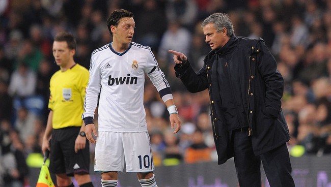 Mourinho dụ dỗ Ozil sang Man Utd bằng mức lương không thể từ chối - Ảnh 2.