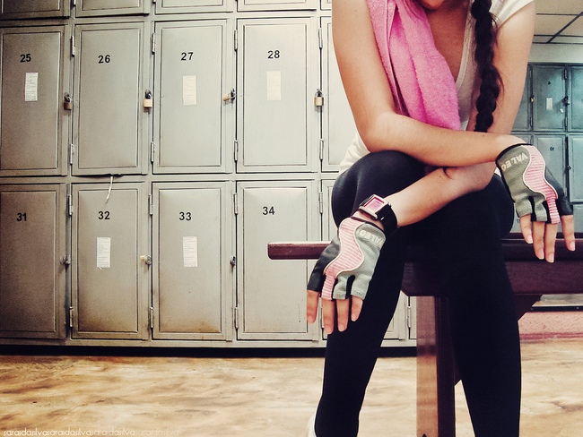 Cẩn thận với c&aacute;c th&oacute;i quen tập gym khiến l&agrave;n da xấu đi - Ảnh 3.