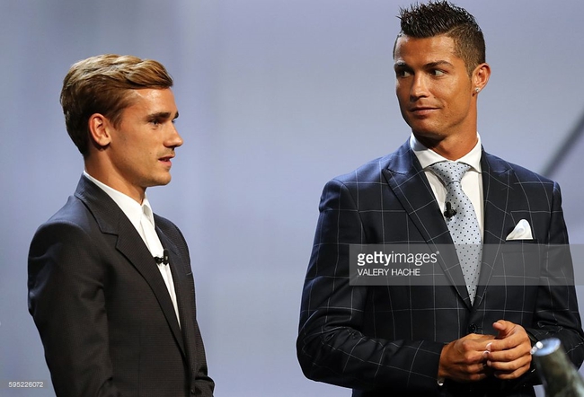 Đ&ocirc;i gi&agrave;y thể thao lệch t&ocirc;ng khiến Griezmann bị cư d&acirc;n mạng ch&acirc;m biếm - Ảnh 7.