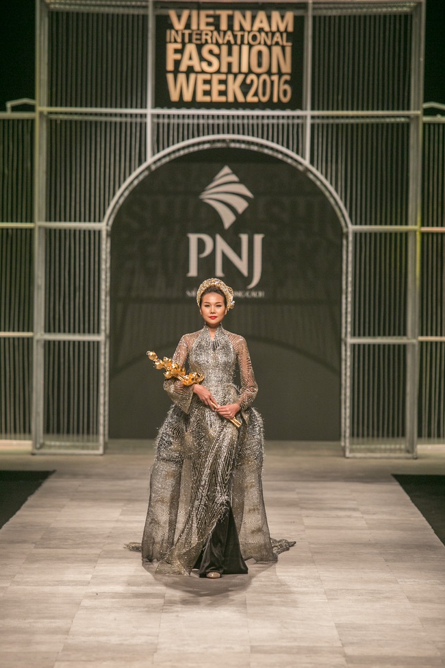 Vietnam International Fashion Week Thu Đông 2016: Nơi linh hồn Việt được thăng hoa - Ảnh 22.