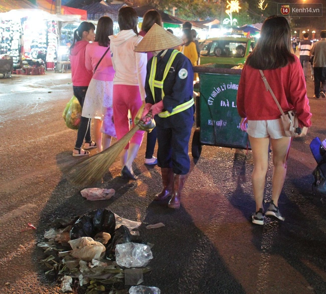 H&igrave;nh ảnh những b&atilde;i r&aacute;c tại c&aacute;c khu du lịch sau k&igrave; nghỉ lễ khiến nhiều người giật m&igrave;nh - Ảnh 5.