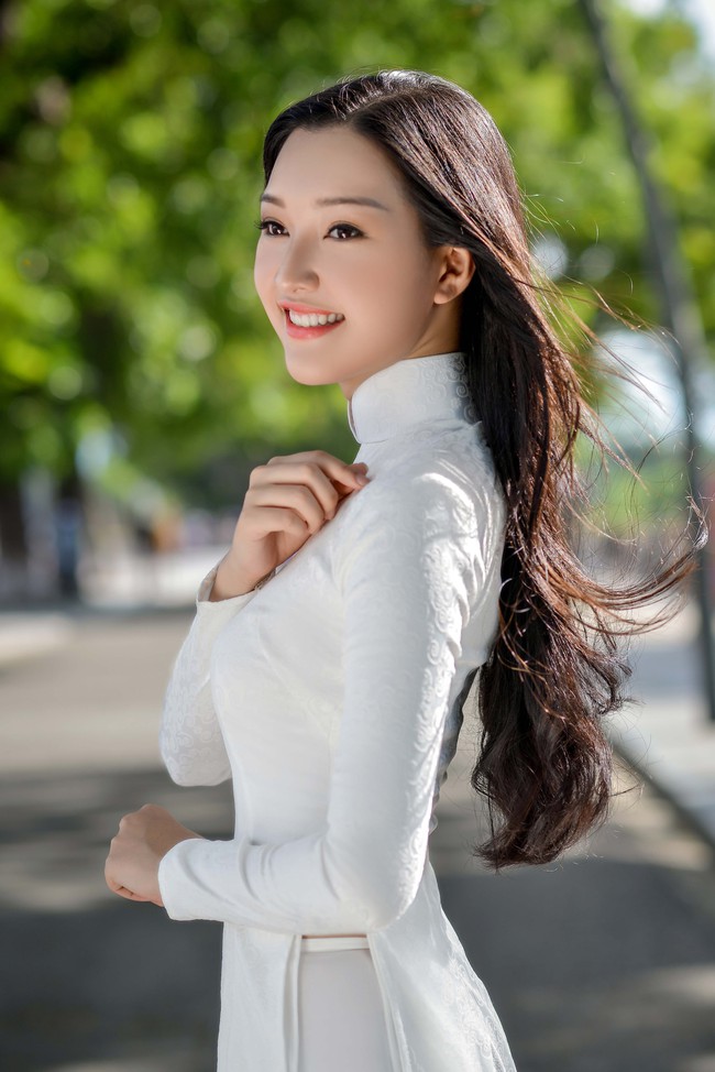 Hoa hậu Việt Nam 2016: Lại ngất ngây với người đẹp Huế - Ngọc Trân trong tà Áo dài trắng - Ảnh 6.
