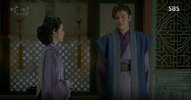 Moon Lovers: Đánh nhau chán chê, hoàng tử Baekhyun lại đột nhiên phải lòng IU - Ảnh 7.