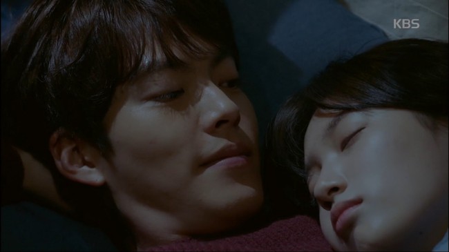 Uncontrollably Fond: Kim Woo Bin cầu h&ocirc;n phụ nữ kh&aacute;c trước mặt Suzy - Ảnh 5.