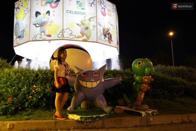 Người dân hào hứng với phố lồng đèn Pokemon lần đầu tiên xuất hiện ở Sài Gòn - Ảnh 4.