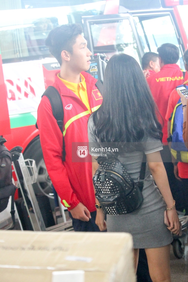 Bắt gặp đội trưởng hot boy của U19 Việt Nam đi c&agrave; ph&ecirc; c&ugrave;ng bạn g&aacute;i - Ảnh 3.