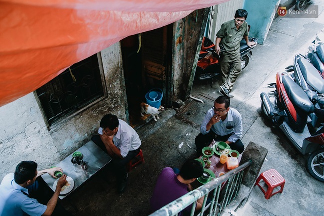 Bên trong con hẻm bình lặng có nhiều hộ dân sinh sống nhất ở phố đi bộ Nguyễn Huệ - Ảnh 6.