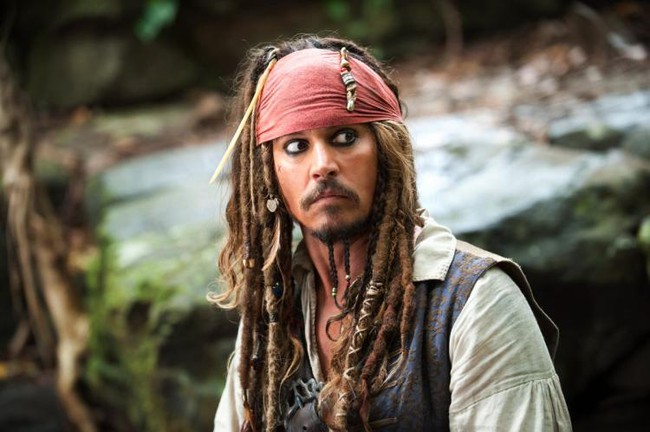 Bỏ nghề cướp biển, Johnny Depp chuyển sang làm… phù thủy - Ảnh 6.