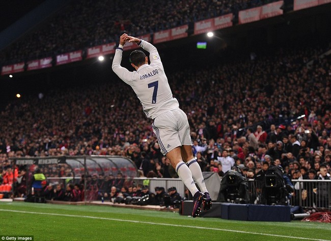 Ronaldo lập hat-trick, Real Madrid đánh sập pháo đài Vicente Calderon - Ảnh 7.