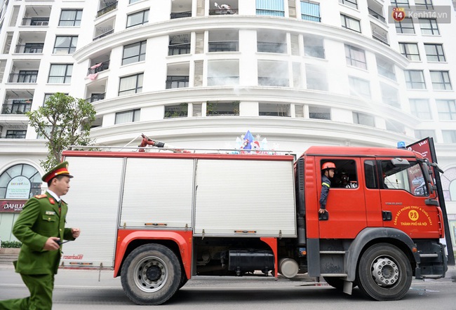 Hà Nội: Hàng trăm người tham gia diễn tập chữa cháy ở khu đô thị Royal City - Ảnh 6.