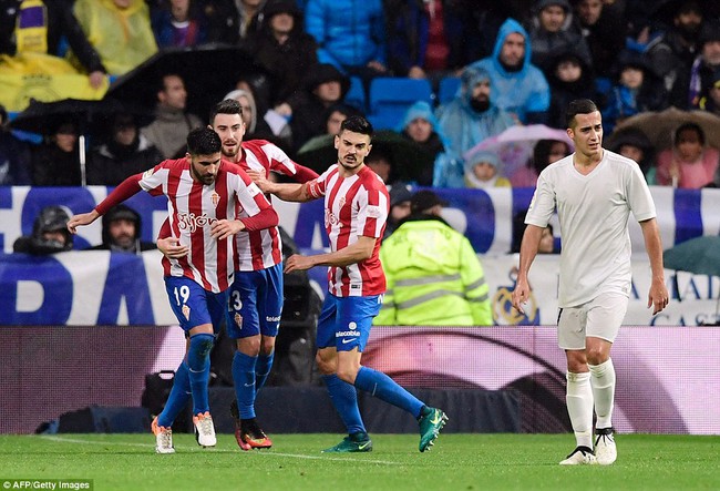 Ronaldo lập cú đúp, Real Madrid cho Barca hít khói - Ảnh 8.