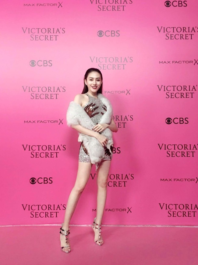 Lê Hà, Ngọc Duyên lộ diện sang chảnh trong hậu trường Victorias Secret trước giờ G - Ảnh 3.