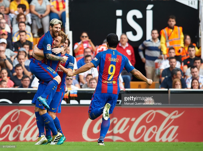 Messi ghi bàn phút bù giờ, Barca leo lên ngôi đầu La Liga - Ảnh 3.