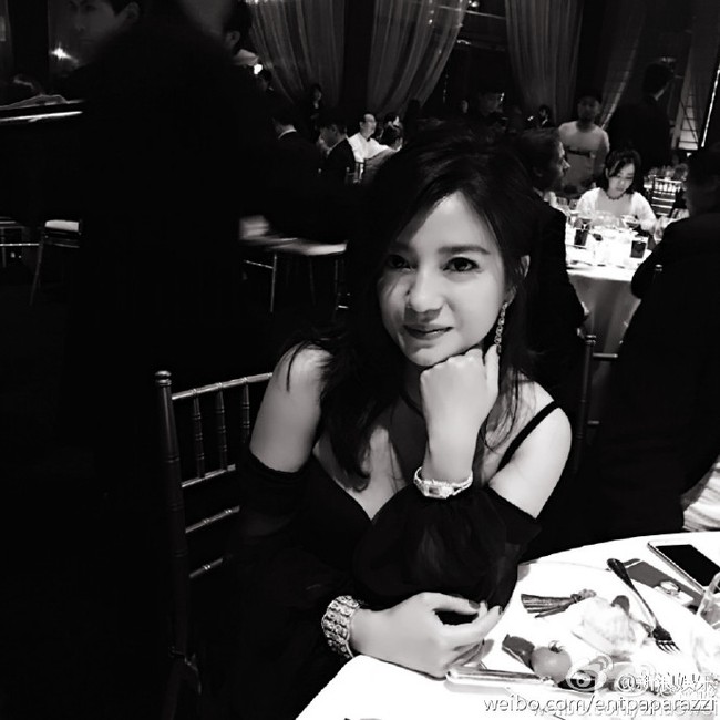 Triệu Vy khoe kh&eacute;o v&ograve;ng một trễ nải, quyến rũ đến ngỡ ng&agrave;ng tại sự kiện - Ảnh 7.