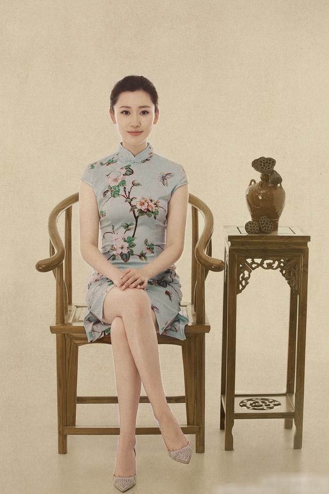 Xinh như Lưu Diệc Phi, nữ MC khiến nhiều người sẵn s&agrave;ng thức đến 3 giờ s&aacute;ng để xem thời sự - Ảnh 4.