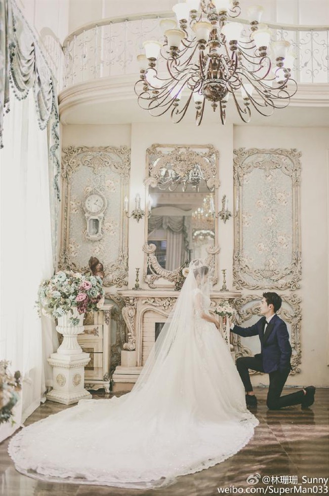 Hãy cùng ngắm nhìn những bức ảnh cưới Trung Quốc đẹp nhất với sự kết hợp hoàn hảo giữa áo cưới truyền thống và phong cách hiện đại. Các cặp đôi trong những bức ảnh này sẽ khiến cho trái tim bạn trở nên ngọt ngào và lãng mạn hơn bao giờ hết.