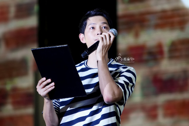 Song Joong Ki nghẹn ngào xúc động đến rơi nước mắt - Ảnh 8.