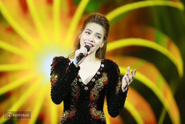 Hồ Ngọc Hà lúng túng không khác fan girl khi hát cùng danh ca Tuấn Ngọc - Ảnh 36.