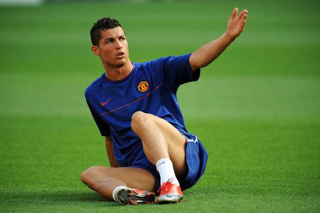 Ronaldo từng khiến đàn anh ở Man Utd khó chịu trong tập luyện - Ảnh 2.