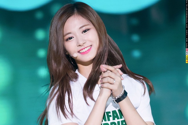 Bạn muốn được ở b&ecirc;n cạnh so&aacute;i ca -  mỹ nh&acirc;n n&agrave;o v&agrave;o những ng&agrave;y đầu năm 2017? - Ảnh 21.