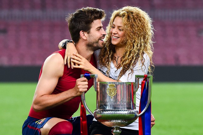 Shakira mang bầu đứa con thứ 3 với trung vệ Pique - Ảnh 2.