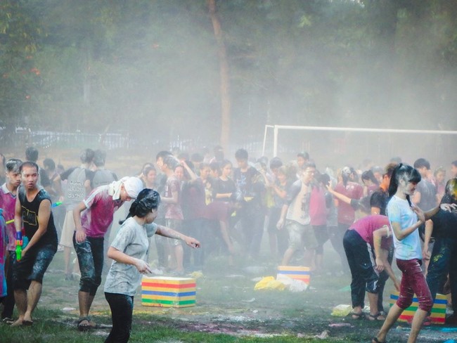 Teen Huế tưng bừng quẩy Color me run phiên bản ném bóng nước trong Lễ trưởng thành - Ảnh 6.