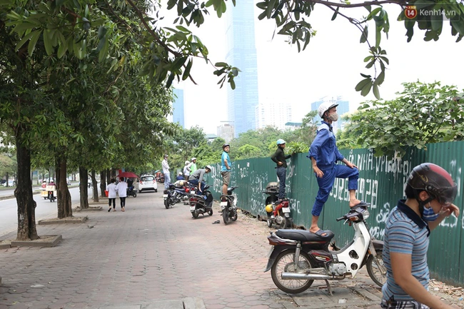 Chùm ảnh: Dở khóc dở cười cảnh nhiệt tình hóng biến của người Việt - Ảnh 2.