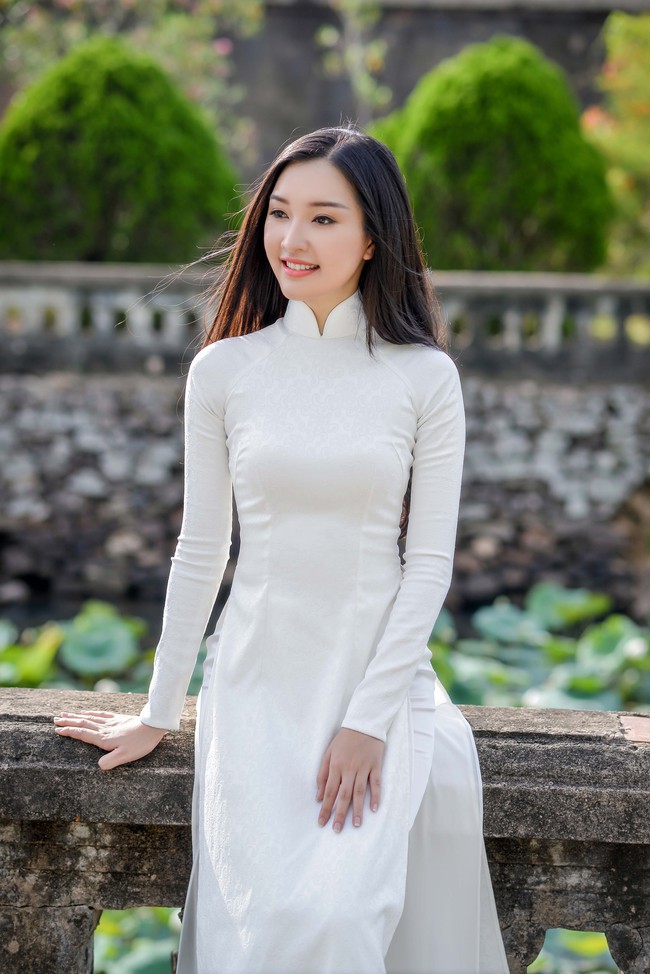 Hoa hậu Việt Nam 2016: Lại ngất ngây với người đẹp Huế - Ngọc Trân trong tà Áo dài trắng - Ảnh 7.