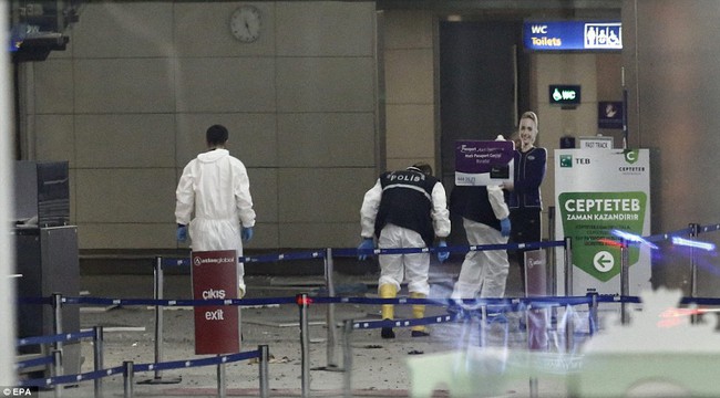 Khoảnh khắc bom nổ kinh hoàng trong vụ đánh bom tự sát tại sân bay Thổ Nhĩ Kỳ - Ảnh 8.