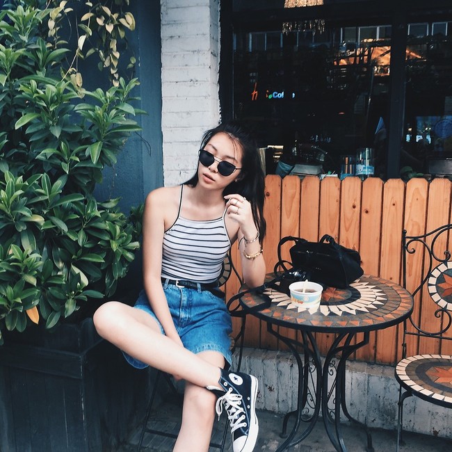 Street style thế giới: Cứ diện đồ đơn giản mà đẹp thế này thì ai mà không mê cho được - Ảnh 7.