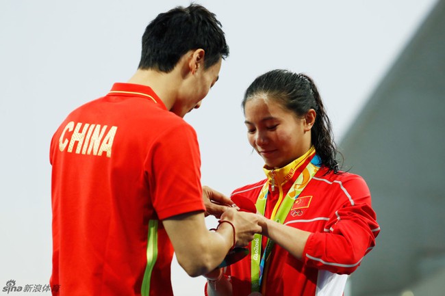 Nữ VĐV Trung Quốc xinh đẹp bật khóc khi được cầu hôn trên sàn đấu Olympic 2016 - Ảnh 7.
