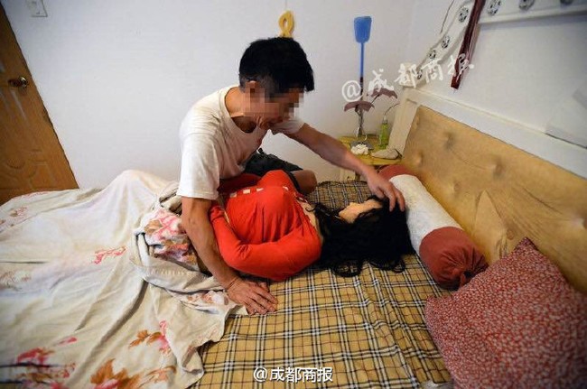 Cựu b&aacute;c sĩ 70 tuổi tức tối &ocirc;m b&uacute;p b&ecirc; t&igrave;nh dục trị gi&aacute; hơn 50 triệu đi kiện v&igrave; k&eacute;m chất lượng - Ảnh 4.