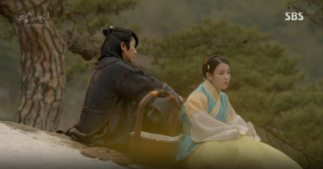 Moon Lovers: Tứ hoàng tử Lee Jun Ki thêm một lần xuất hiện kịp thời giải cứu IU - Ảnh 11.