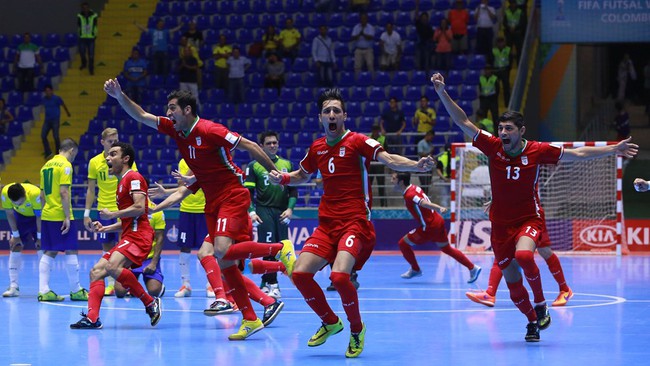Huyền thoại Falcao lập hat-trick, futsal Brazil vẫn thua sốc Iran ở vòng knock-out World Cup - Ảnh 8.