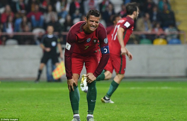 Ronaldo ghi 4 bàn trong chiến thắng 6 sao của Bồ Đào Nha - Ảnh 10.