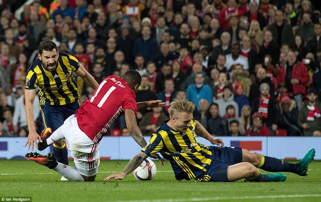 Pogba lập c&uacute; đ&uacute;p, Man Utd c&oacute; chiến thắng đậm ở C&uacute;p C2 - Ảnh 8.