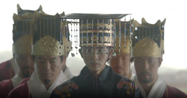 &ldquo;Moon Lovers&rdquo;: IU tự phong người y&ecirc;u l&agrave;m vua - Ảnh 6.