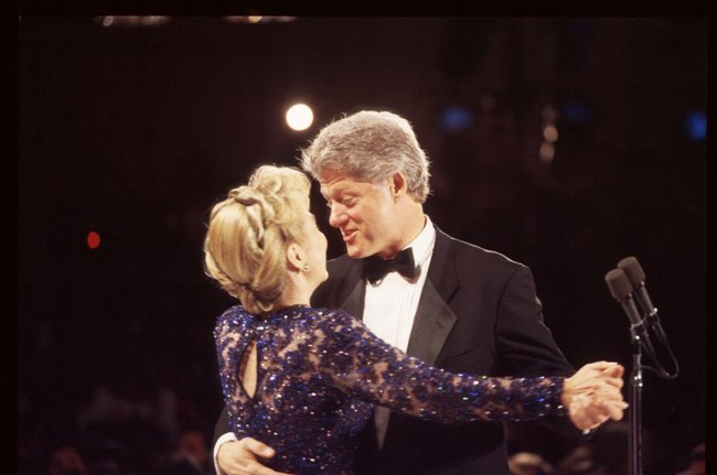 Đã gần nửa thế kỷ trôi qua, chuyện tình của vợ chồng Clinton vẫn khiến cho bao người phải ngưỡng mộ - Ảnh 10.