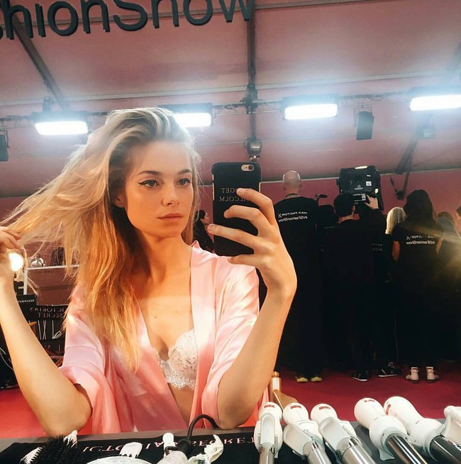 Victorias Secret Fashion Show 2016: D&agrave;n mẫu n&oacute;ng bỏng tất bật makeup, l&agrave;m t&oacute;c trước giờ G - Ảnh 56.