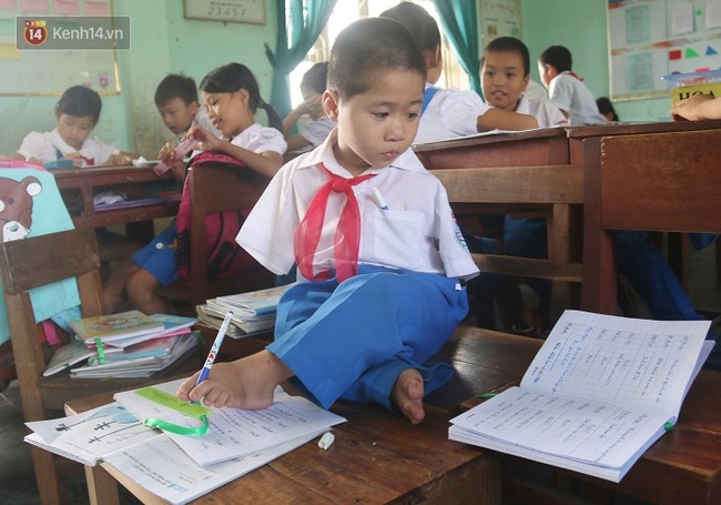 Đ&ocirc;i ch&acirc;n kỳ diệu của cậu b&eacute; mồ c&ocirc;i kh&ocirc;ng tay ở Quảng Trị - Ảnh 8.