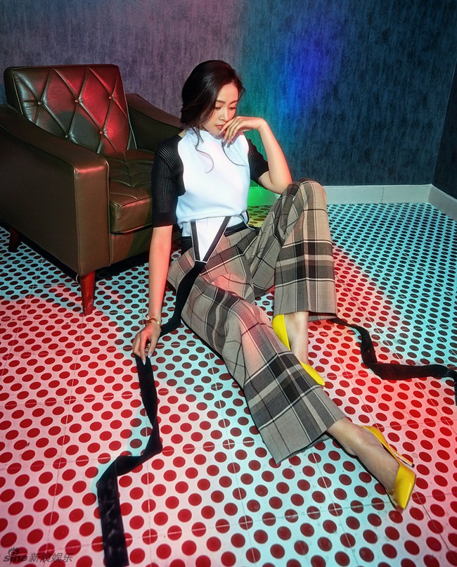 Th&aacute;i tử phi Trương Thi&ecirc;n &Aacute;i lại g&acirc;y thương nhớ với nụ cười rạng rỡ - Ảnh 2.