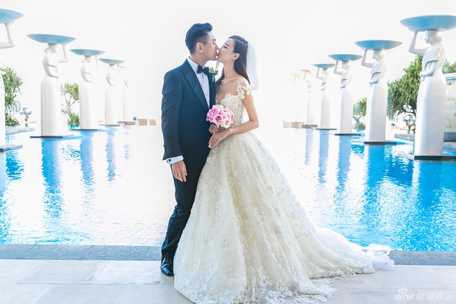 Ng&ocirc; Kiến H&agrave;o - Ng&ocirc;n Thừa H&uacute;c bất ngờ kho&aacute;c tay nhau xuất hiện tại đ&aacute;m cưới Chu Hiếu Thi&ecirc;n - Ảnh 21.